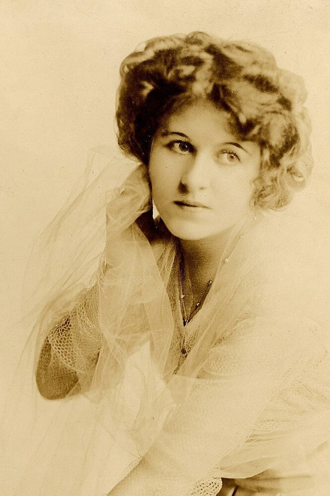 Фото  (Winifred Kingston)