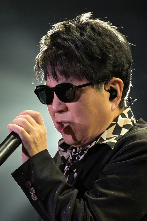 Фото  (Cho Yong-pil)