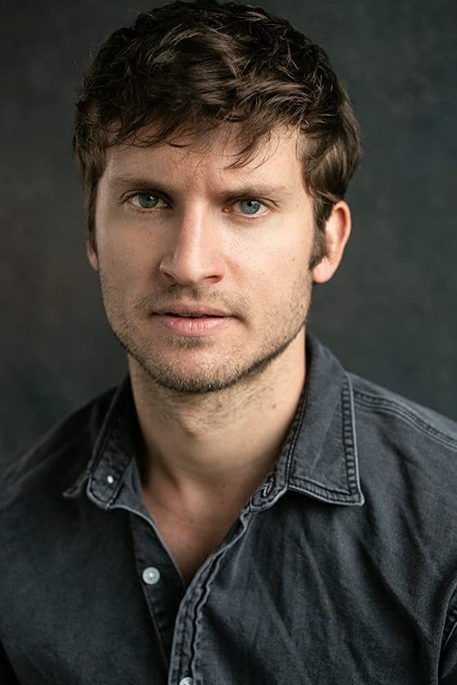 Фото  (Tom Weston-Jones)