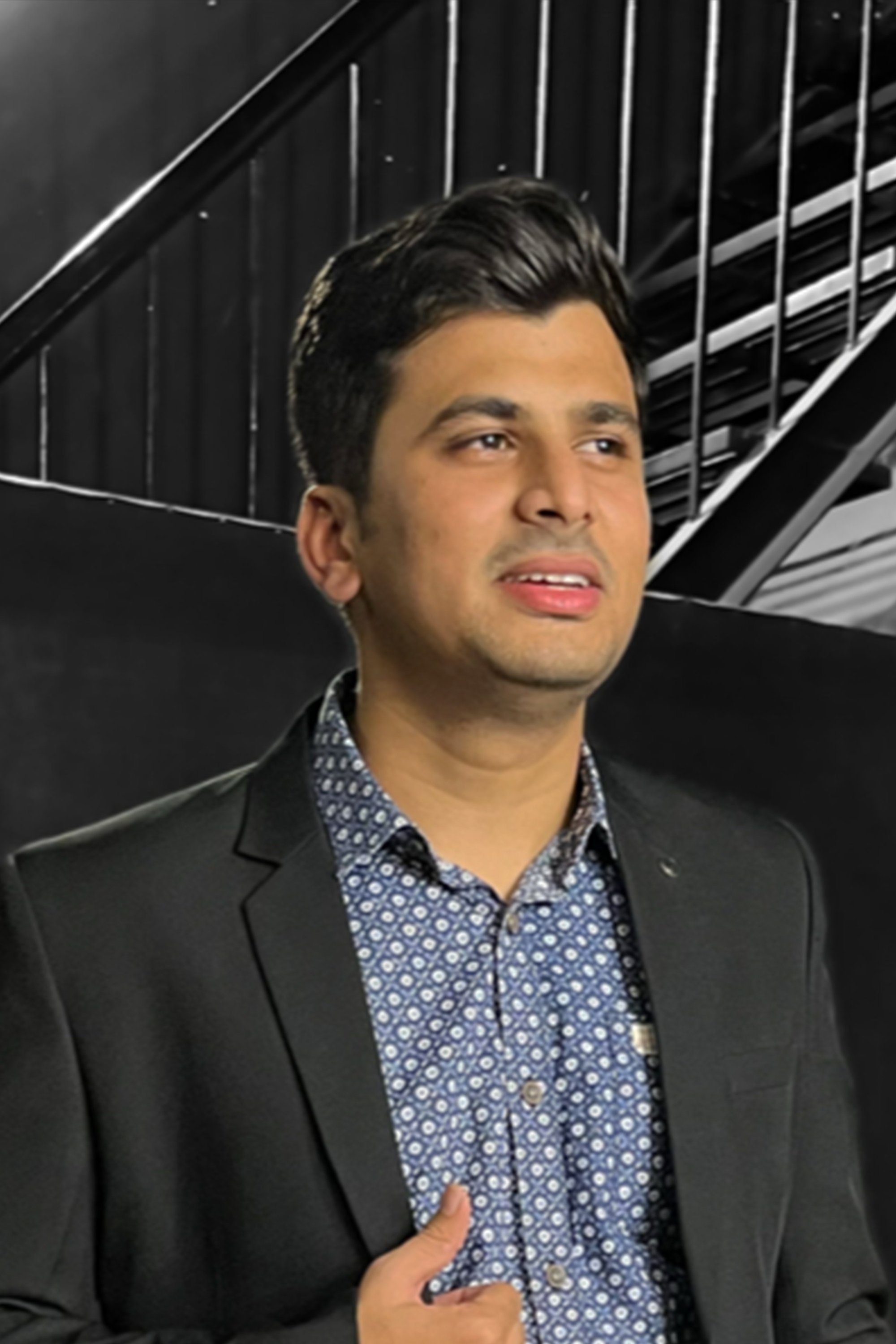 Фото  (Karan Deshmukh)