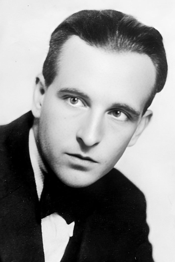 Фото  (E.J. Ballantine)