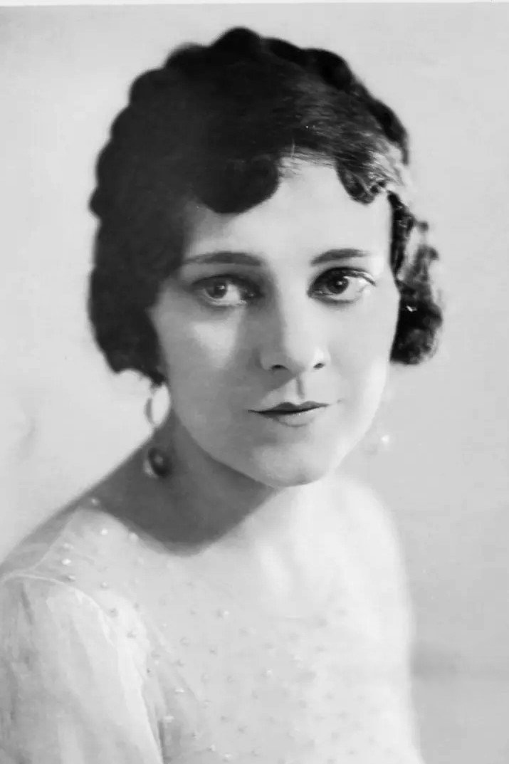 Фото  (Mabel Julienne Scott)