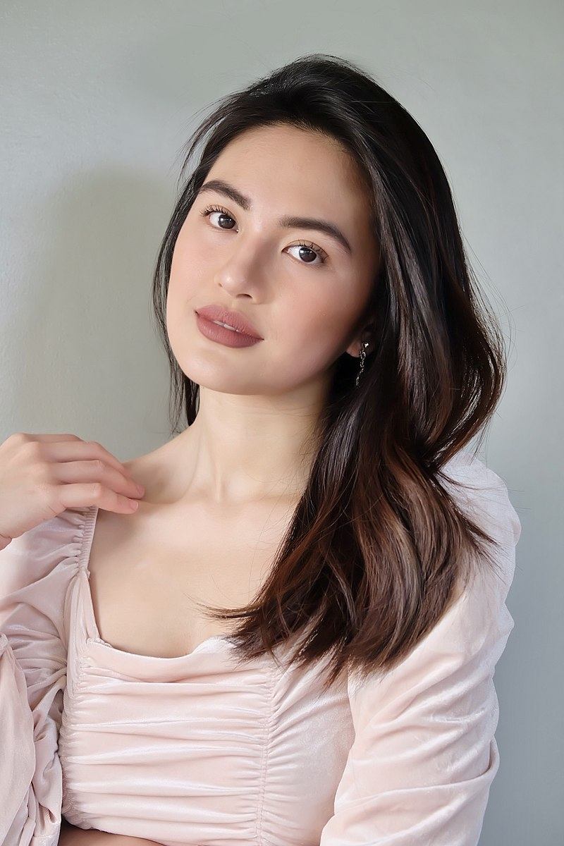 Фото  (Julie Anne San Jose)