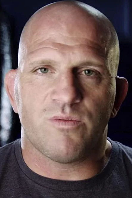 Фото  (Travis Lutter)