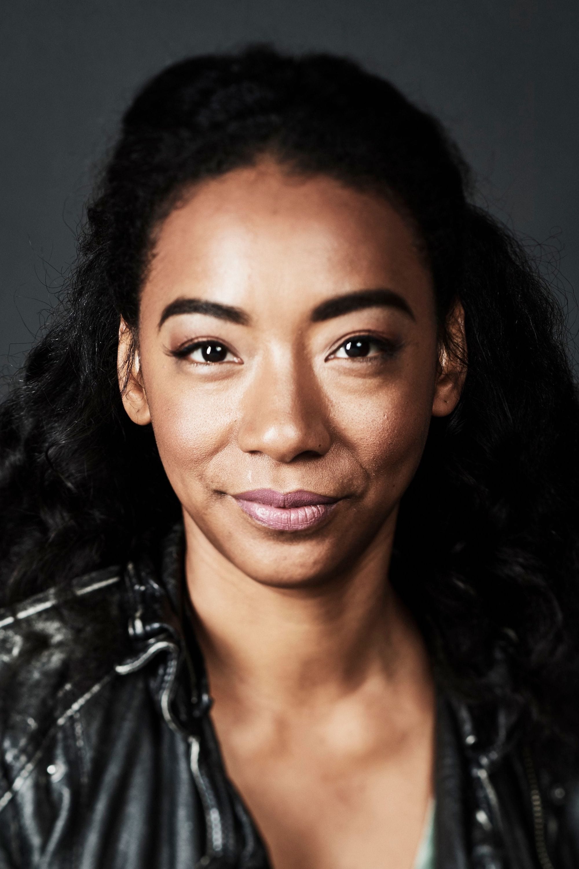 Фото Бетті Габріель (Betty Gabriel)