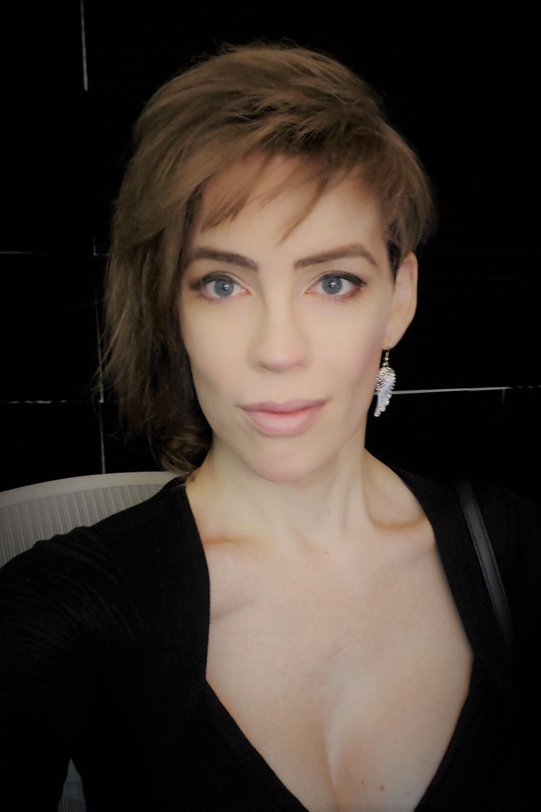 Фото  (Fiora 'Feathers' Wise)