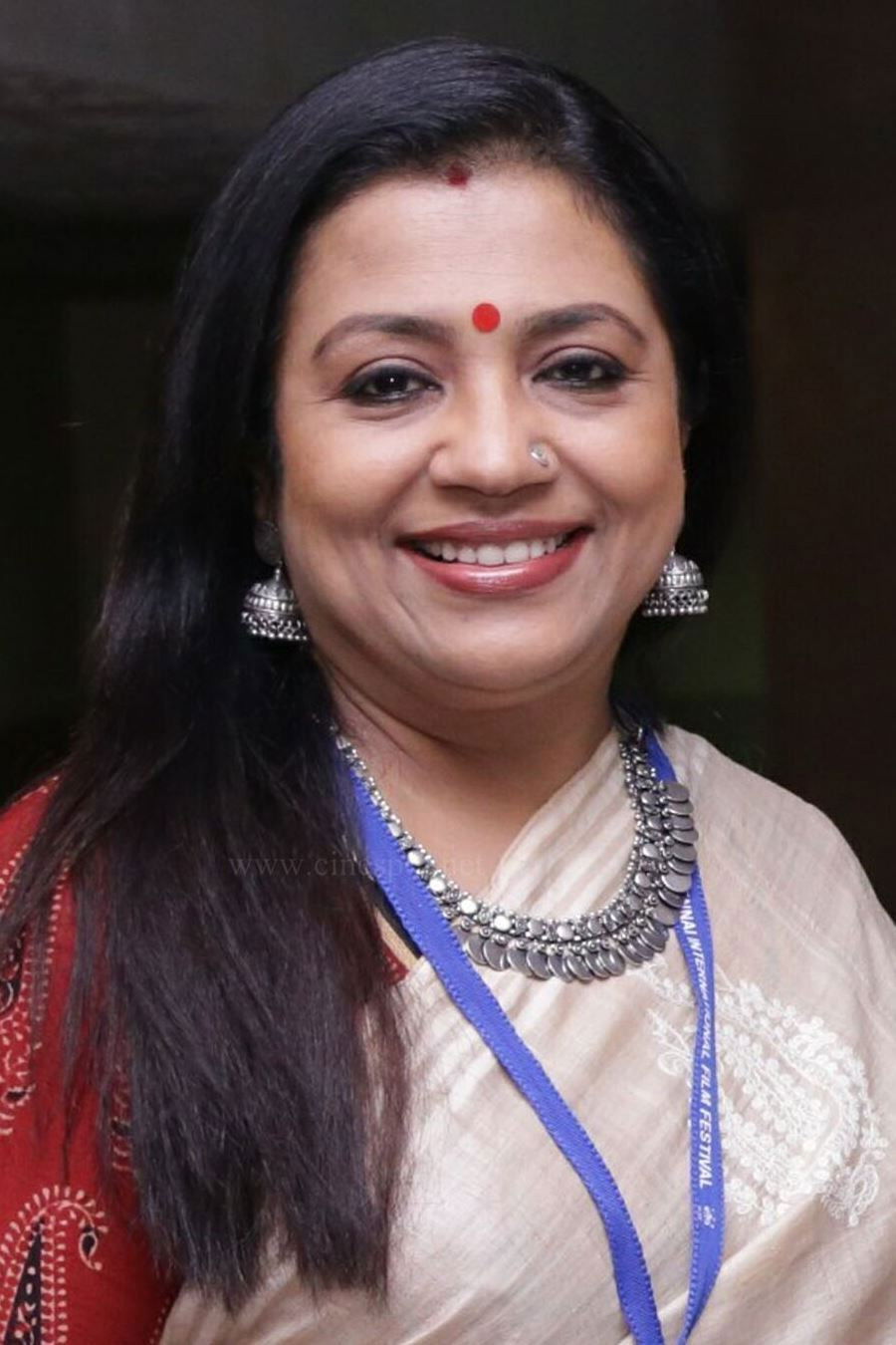 Фото  (Poornima Bhagyaraj)