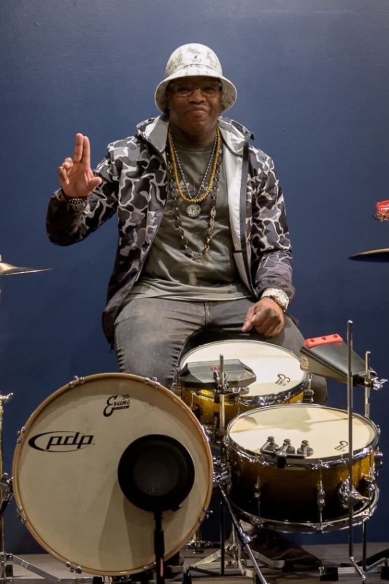 Фото  (Daru Jones)