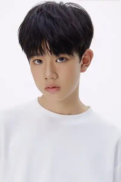 Фото  (Luo Yihang)