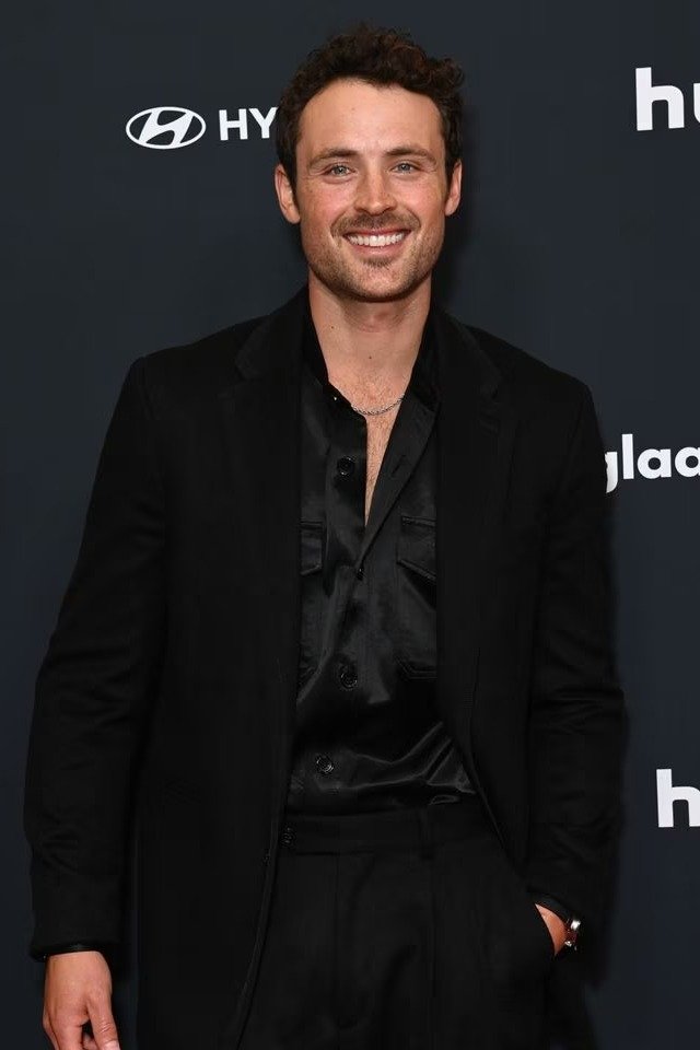 Фото  (Dylan Efron)