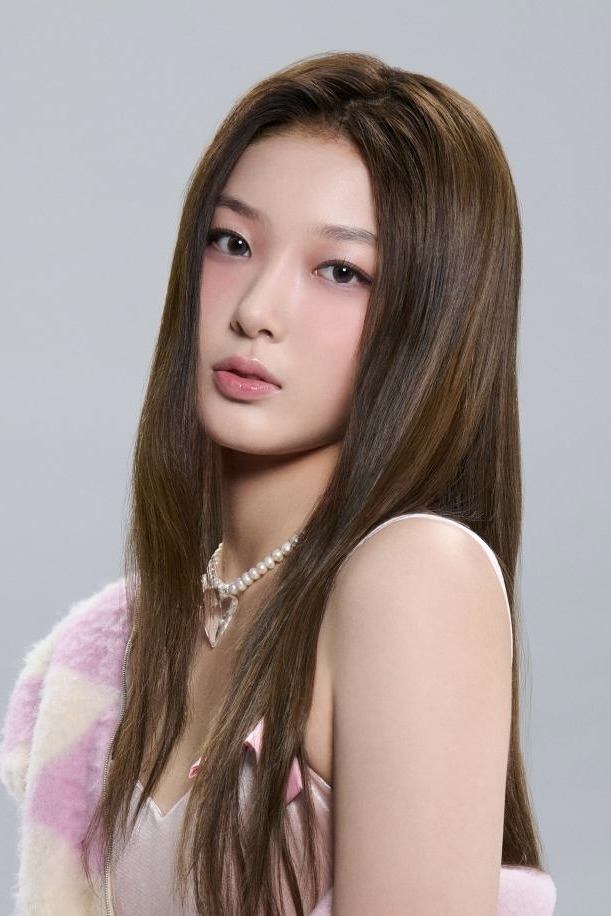 Фото  (Jeong Yoon-chae)