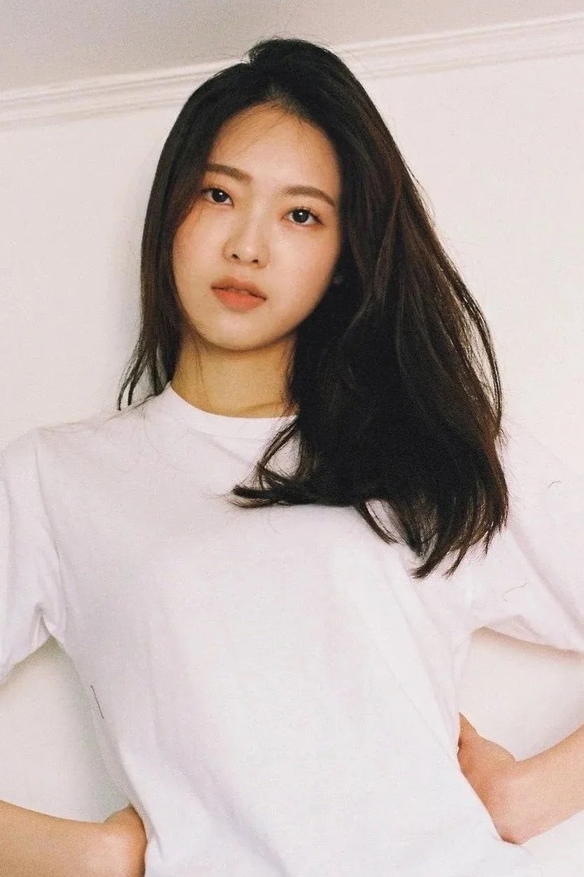 Фото  (Moon Ye-jin)