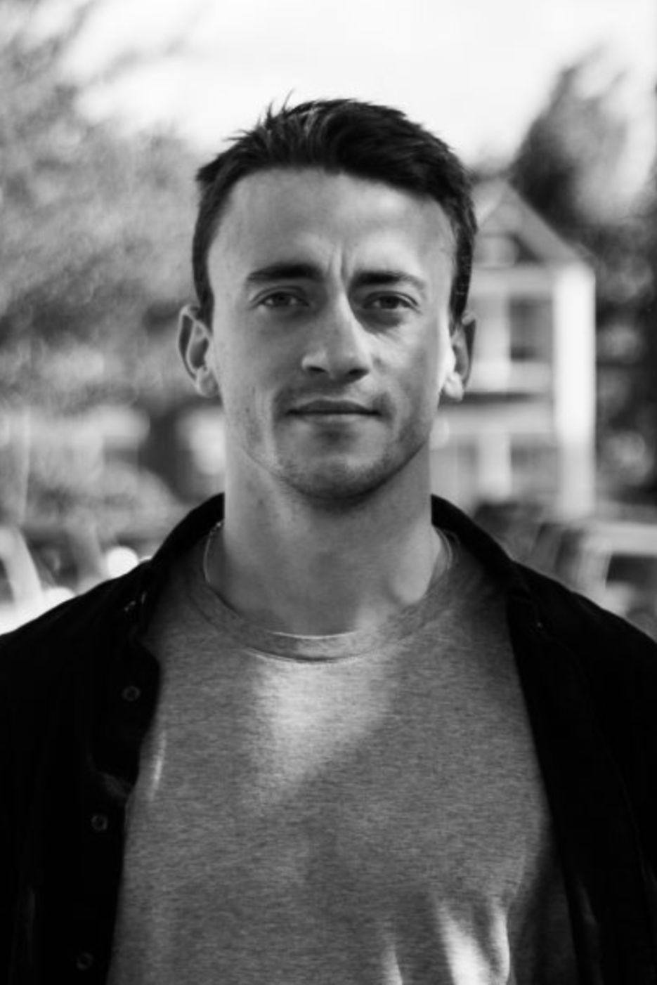 Фото  (Louis Hollis)