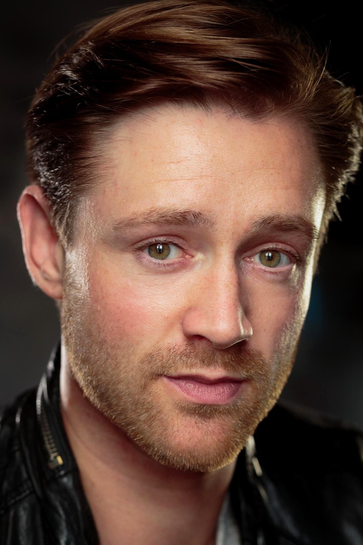 Фото  (James De'Val)