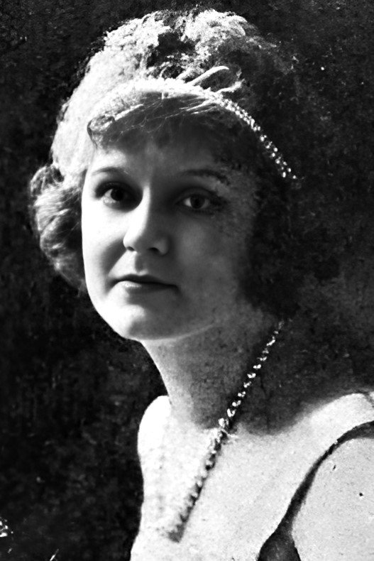 Фото  (Mae Gaston)
