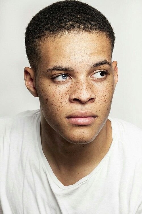 Фото  (Kaine Buffonge)