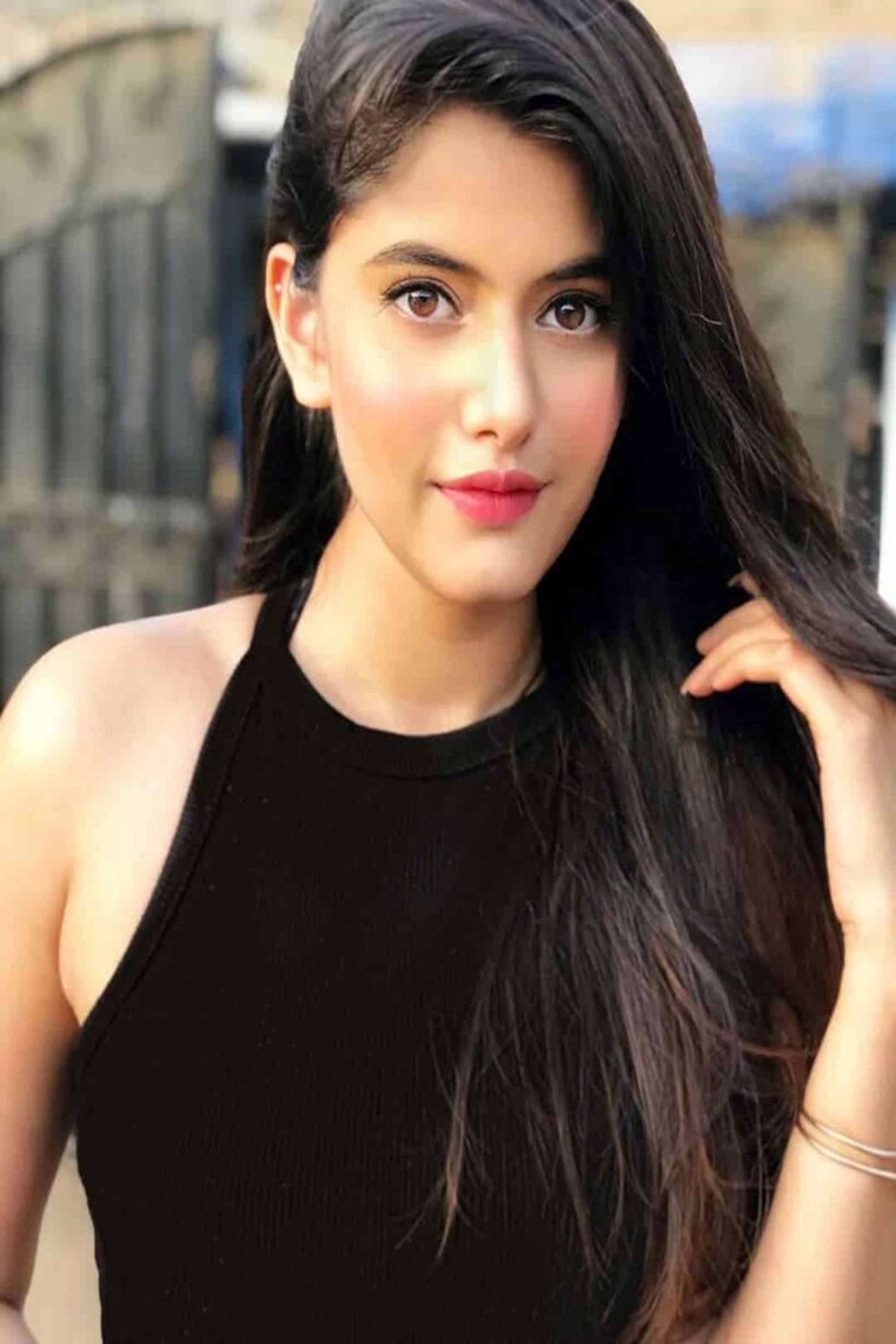 Фото  (Anahita Bhooshan)