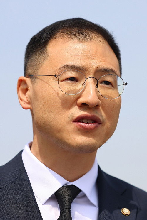 Фото  (Kim Sang-wook)