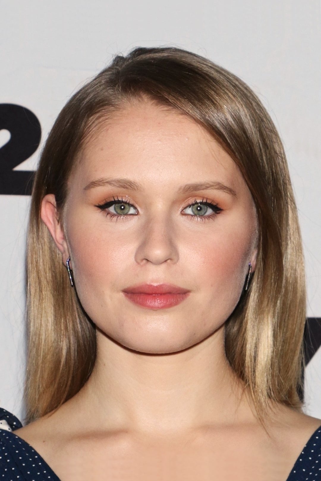 Фото Еліза Сканлен (Eliza Scanlen)