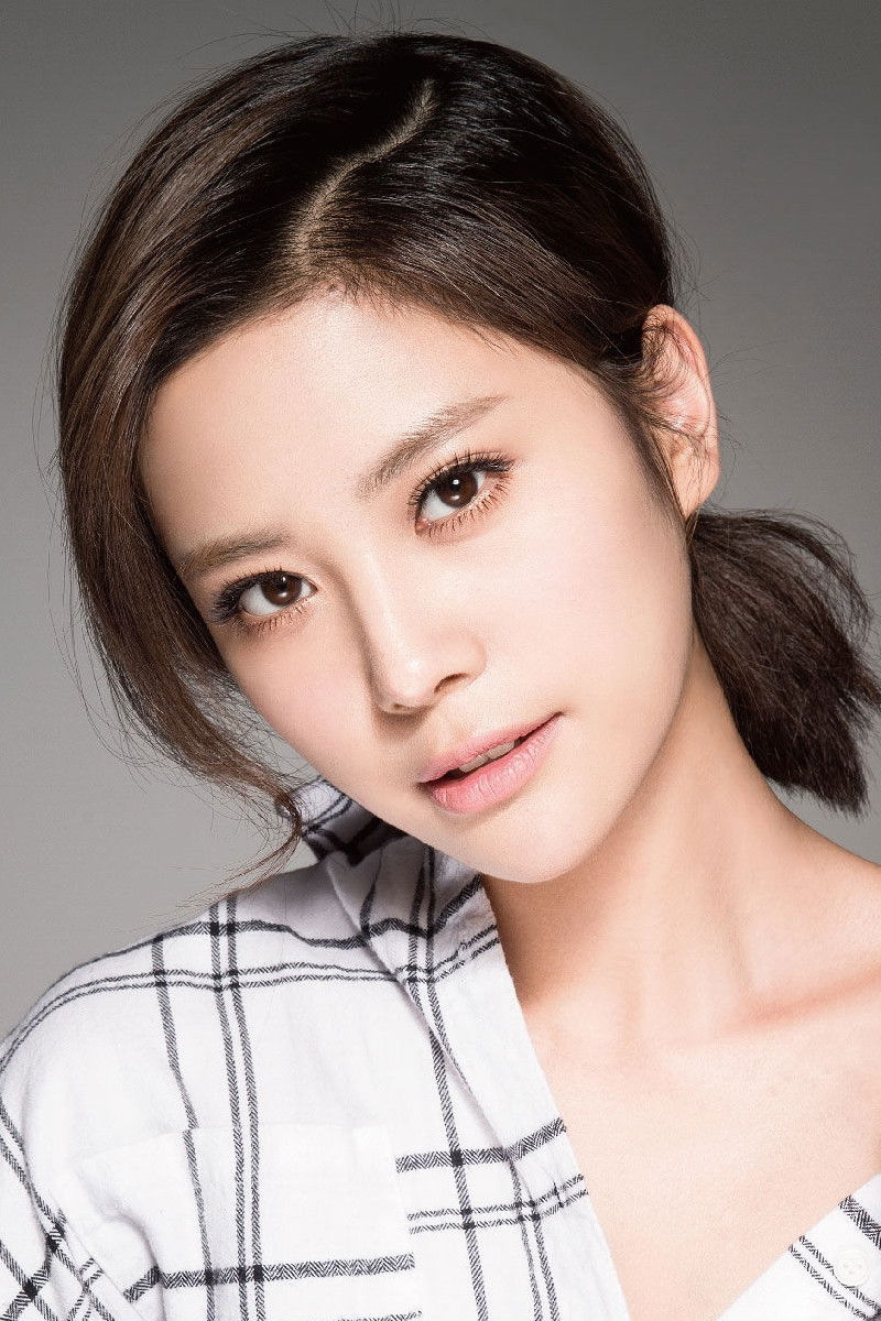 Фото  (Wang Yining)