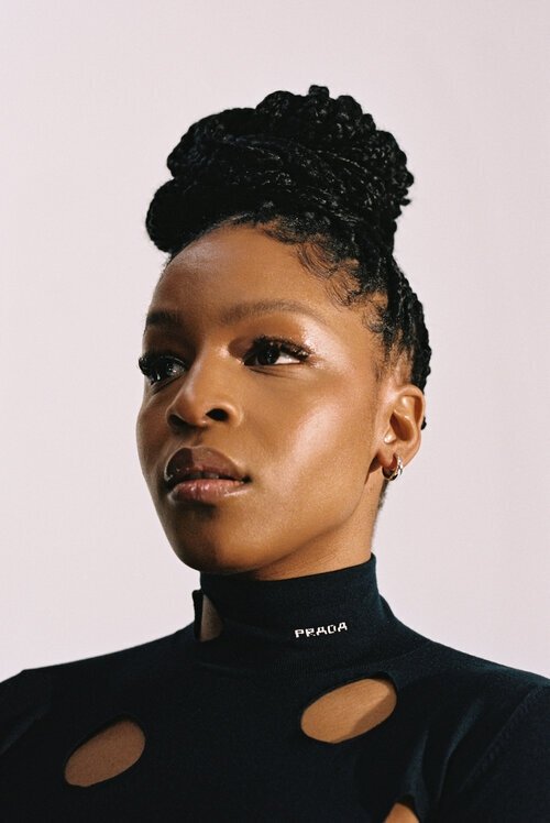Фото  (Julie Adenuga)