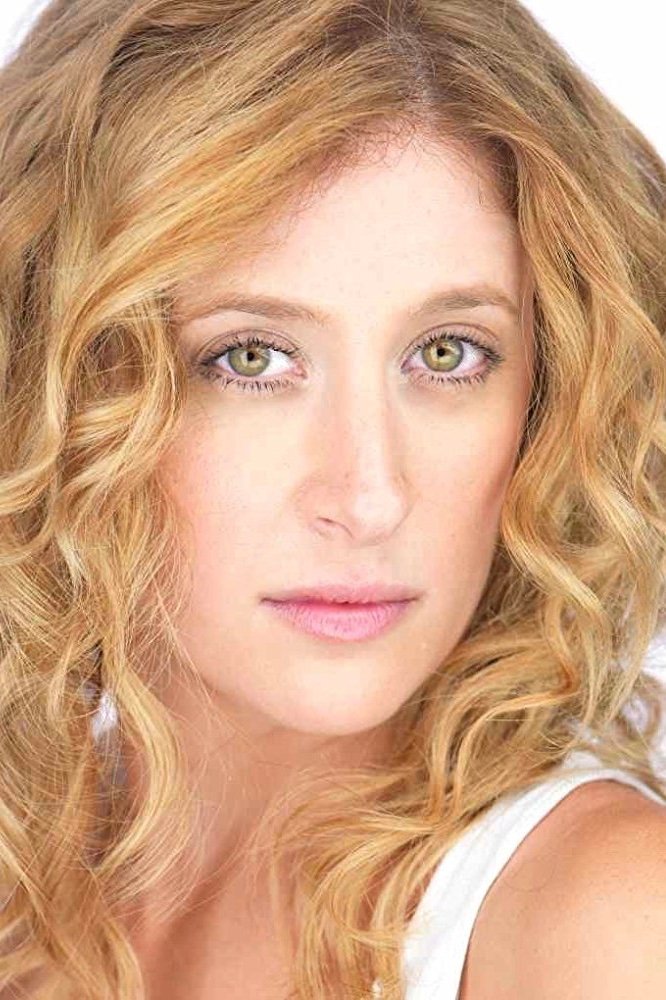Фото  (Caissie Levy)