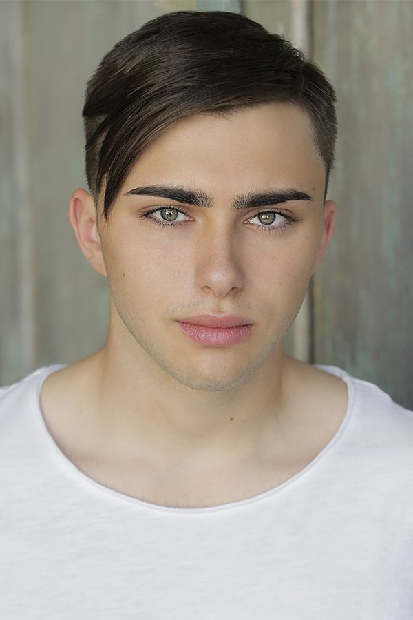 Фото  (Cole Vallis)