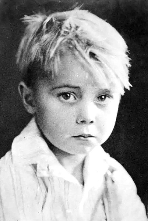 Фото  (B. Reeves Eason Jr.)