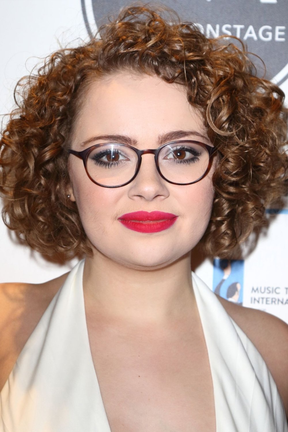 Фото  (Carrie Hope Fletcher)