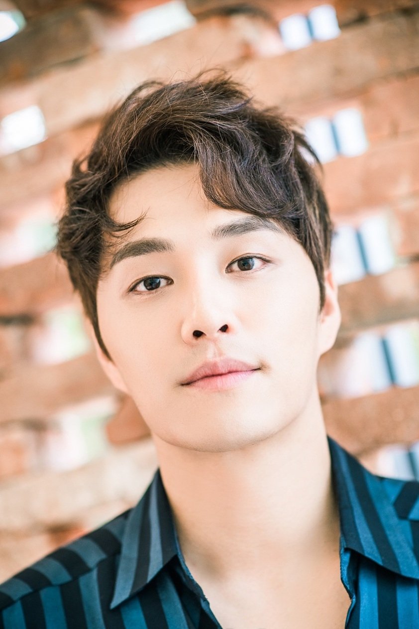 Фото  (Min Woo-hyuk)