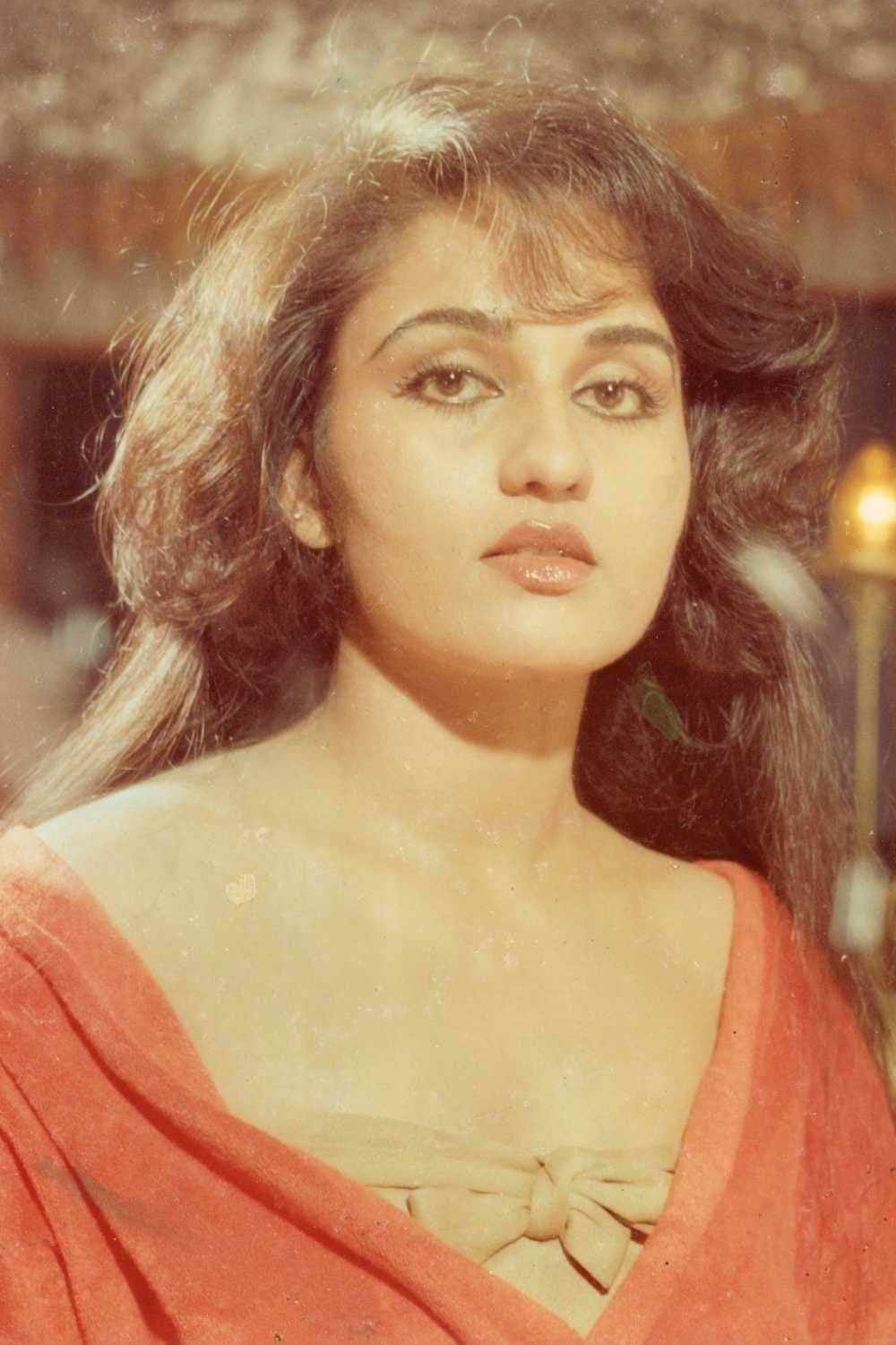 Фото  (Reena Roy)
