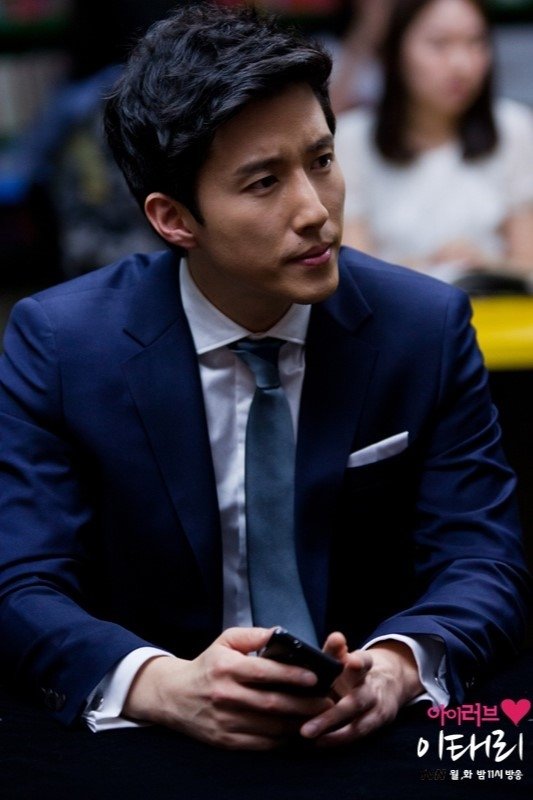 Фото  (Yang Jin-woo)