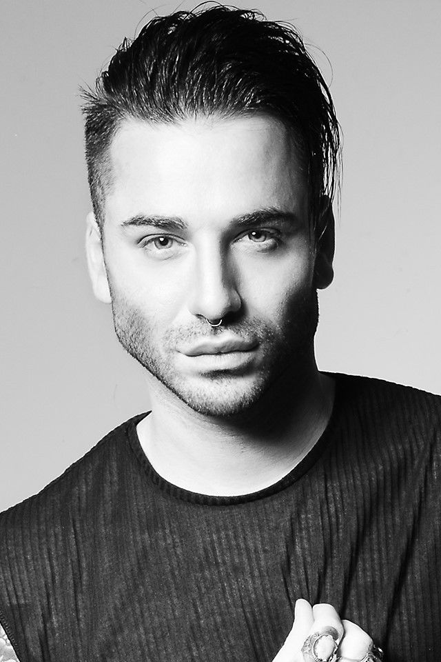 Фото  (Aaron Carlo)