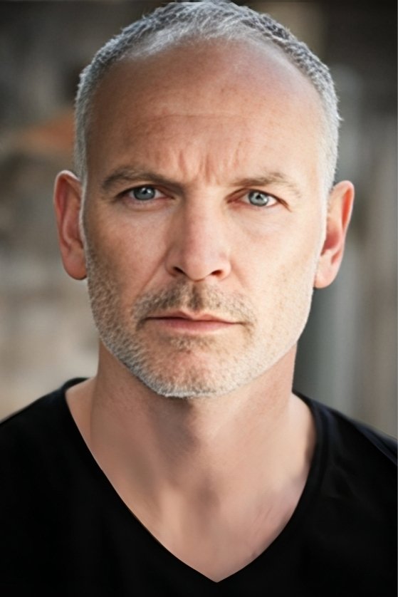 Фото  (Cameron Stewart)