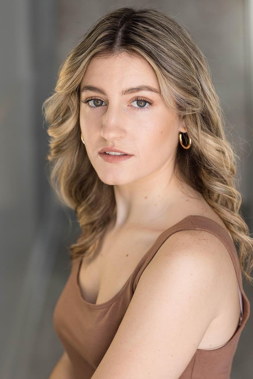 Фото  (Molly Hargrave)