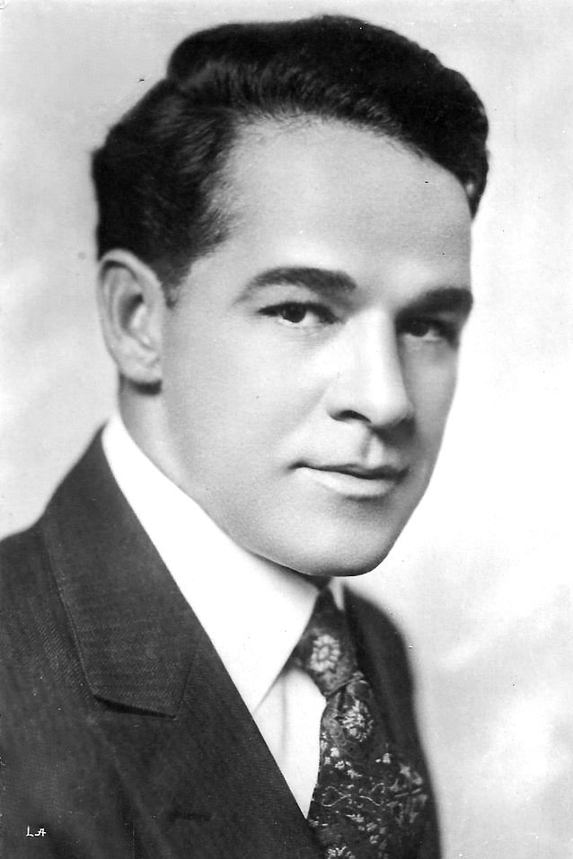 Фото  (William Russell)