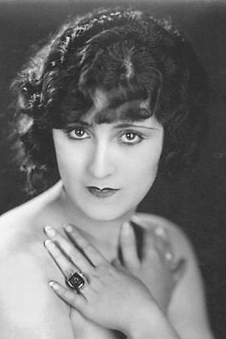 Фото  (Virginia Brown Faire)