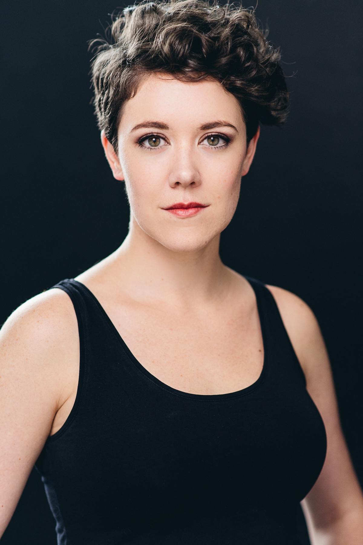 Фото  (Kira Hall)