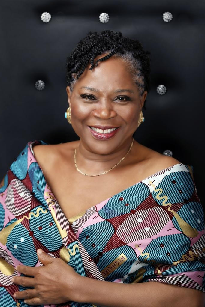 Фото  (Onyeka Onwenu)
