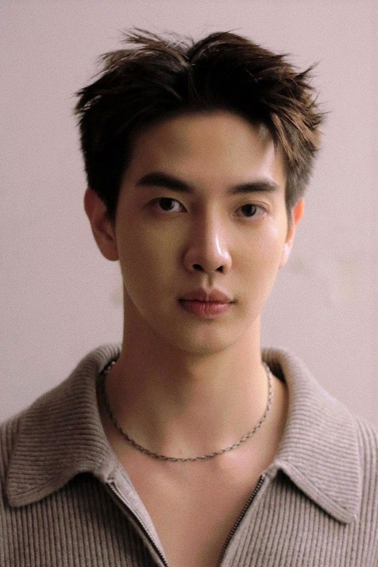 Фото  (Ratchata Pichetshote)