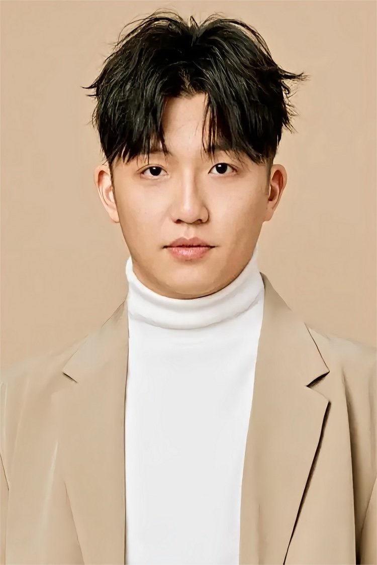 Фото  (Liu Tong)