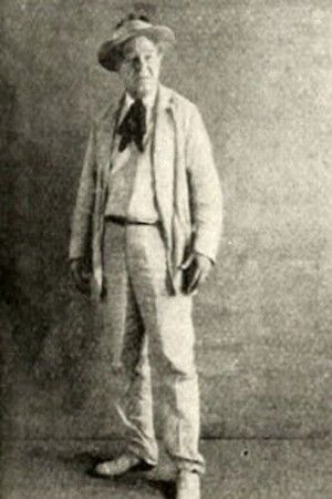 Фото  (Riley Hatch)