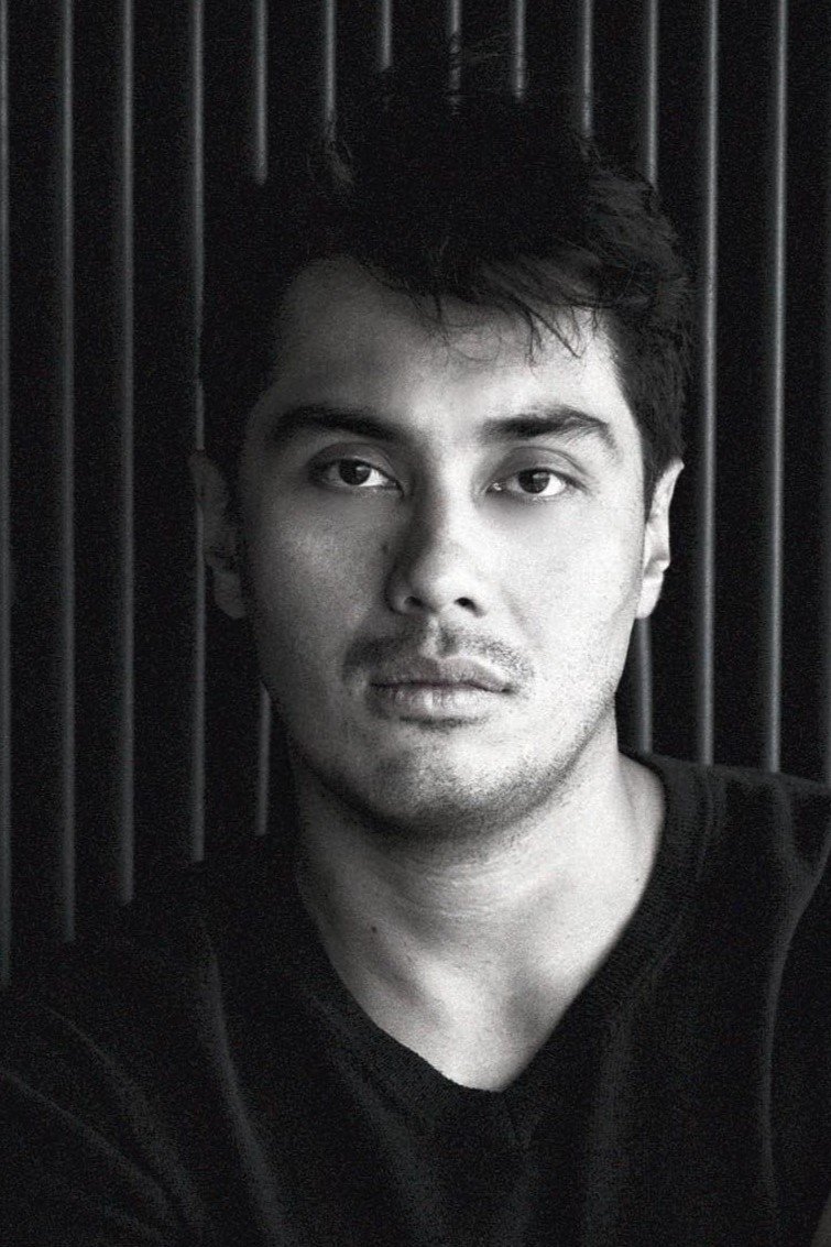 Фото  (Gian Magdangal)