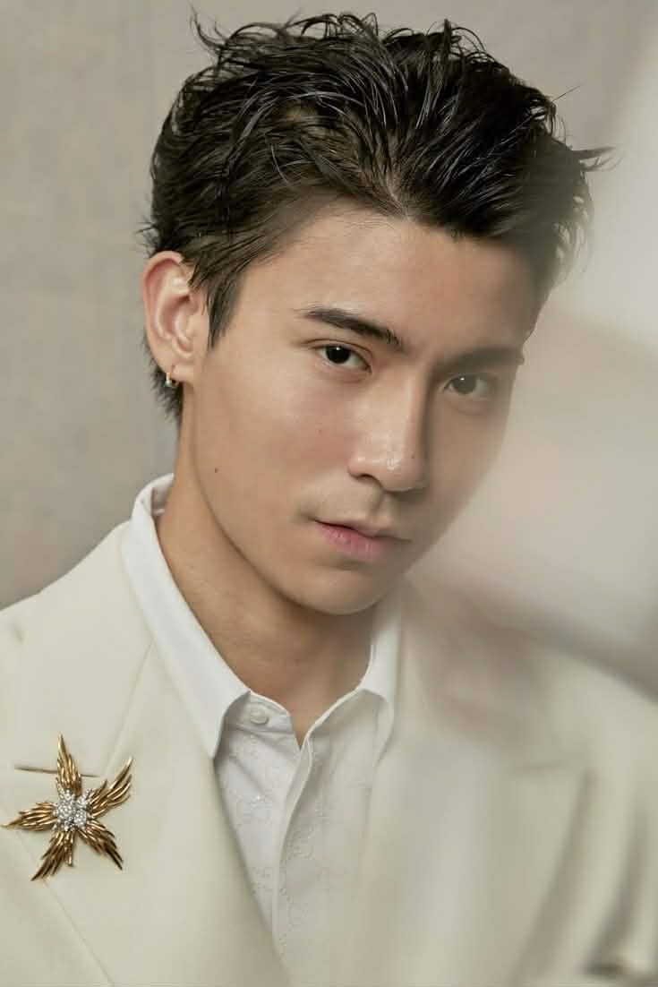 Фото  (Brent Manalo)