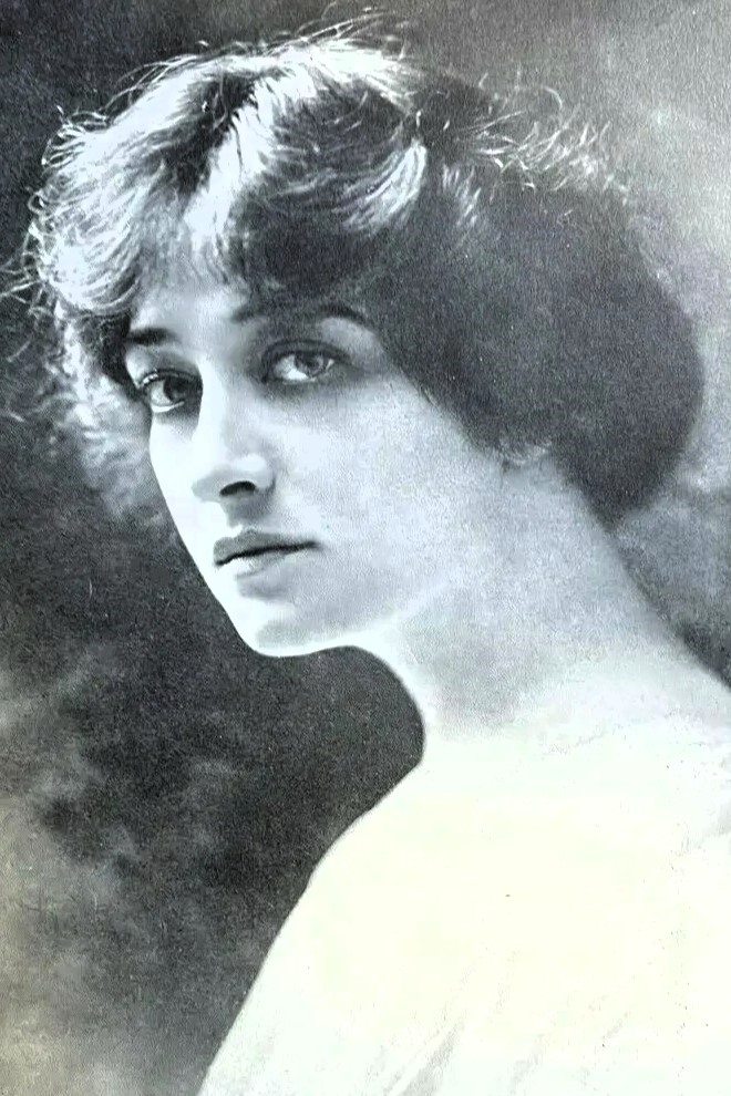 Фото  (Pauline Frederick)