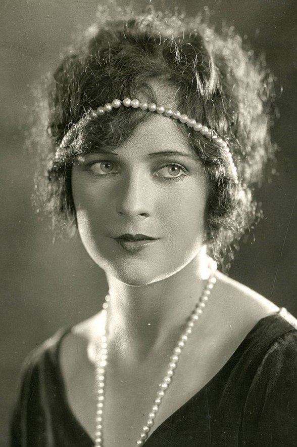 Фото  (Jacqueline Logan)