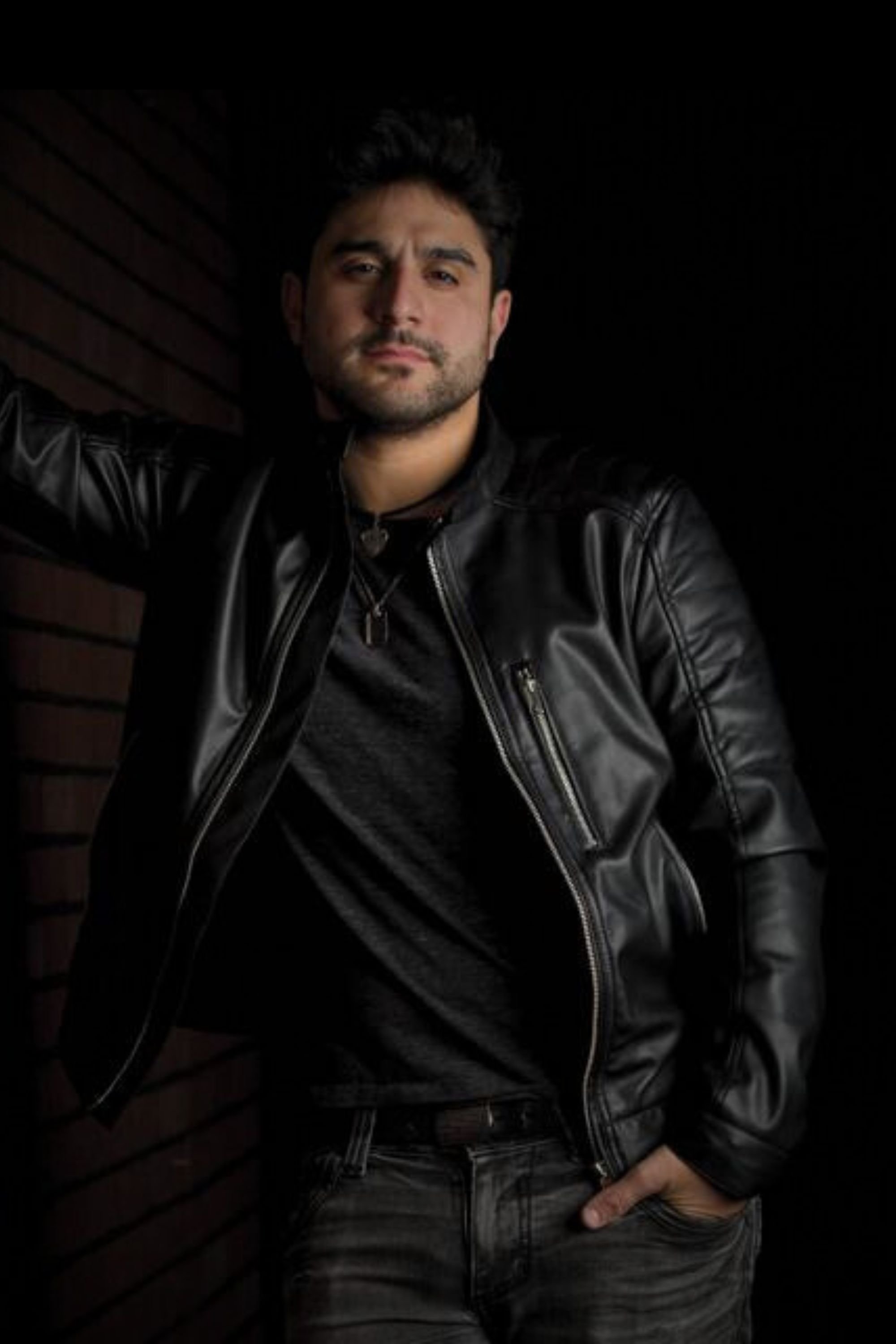 Фото  (Vinny Adinolfi Jr.)