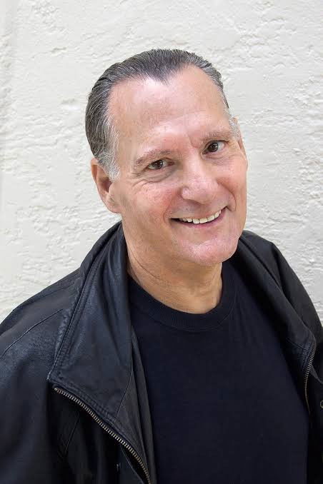 Фото  (Richard Lewis Warren)