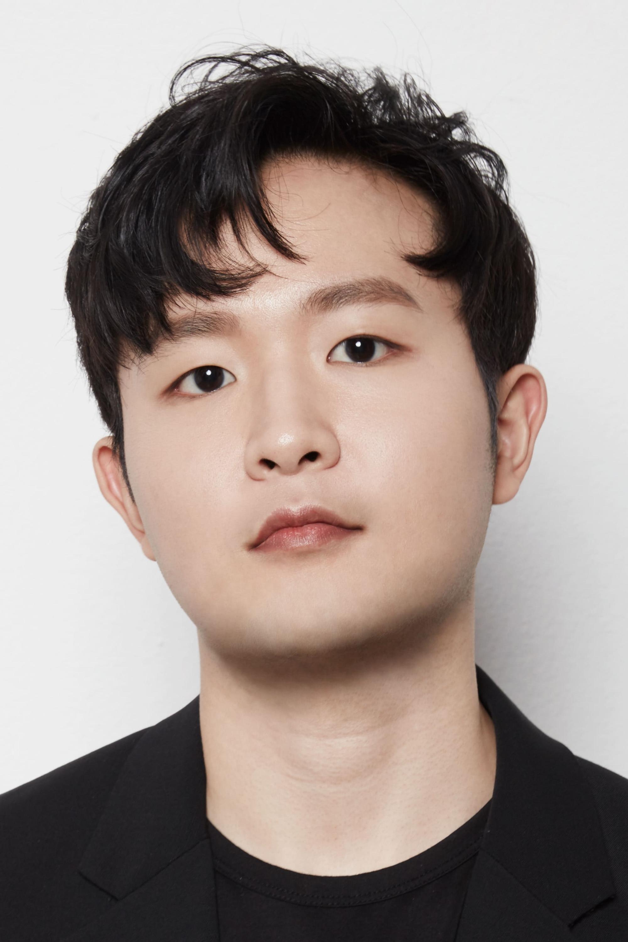 Фото  (Sunwoo Ye-kwon)