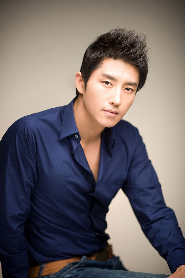 Фото  (Hyun Woo-sung)